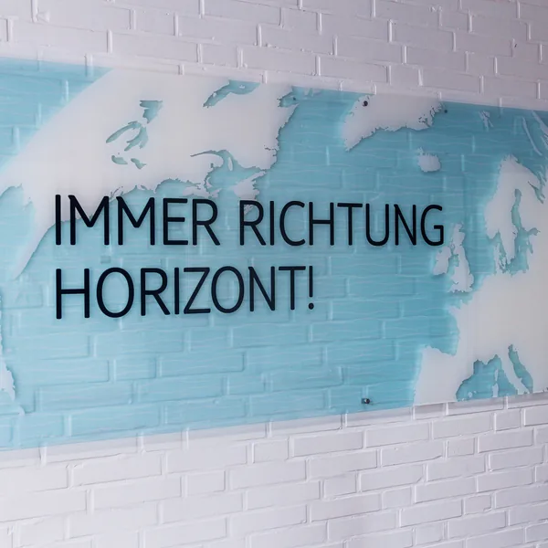 Wandbild mit Weißdruck hinter Acrylglas – Schriftmotiv, Galerie-Print Hamburg