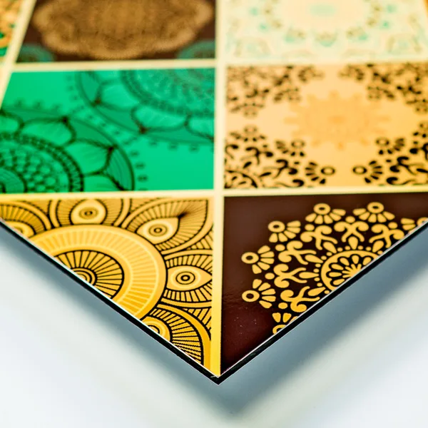 Mandala-Kachelmotiv mit sichtbarer Alu-Dibond-Kante, glänzendes Laminat – Bilderdruck Hamburg