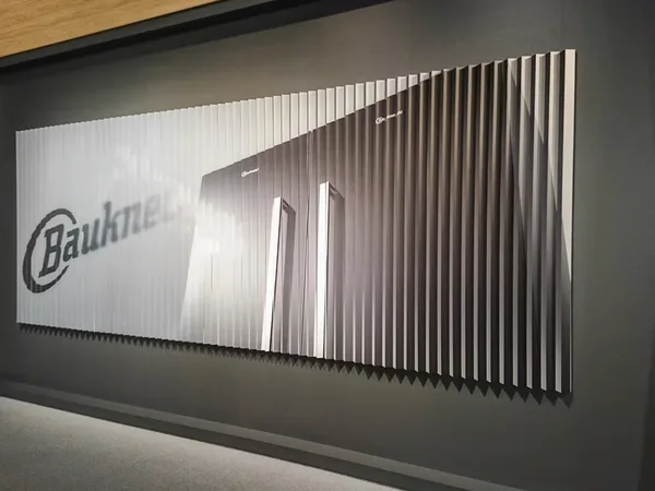 Bedruckte Lentikular-Markenwand für ein Event in Hamburg – Branding-Fläche im Digitaldruck